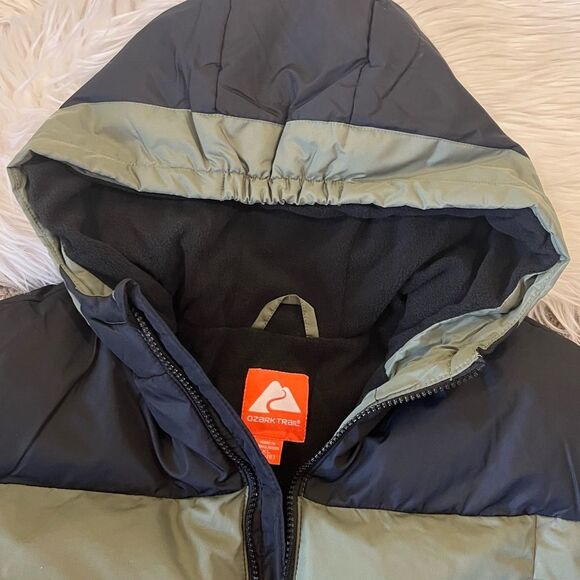 Ozark Trail Boys' Puffer Jacket in size XL (14-16) in green black colors - Picture 5 of 8